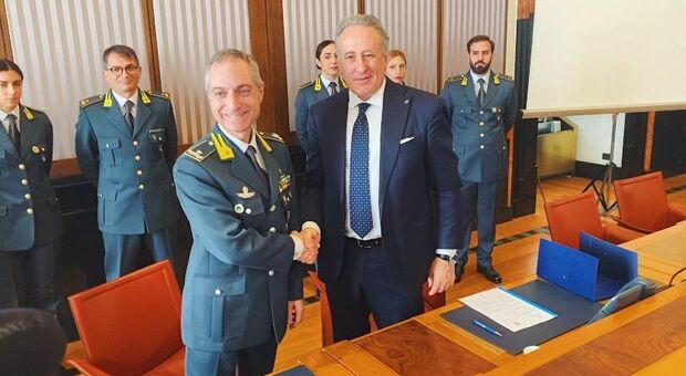 Il rettore Matteo Lorito con il Comandante della Guardia di Finanza Paolo Borrelli