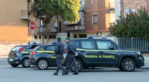 Salerno, truffa sulla immatricolazione delle auto: sequestrati 900mila euro