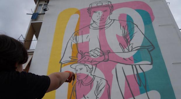 Napoli, anche Barra ha il suo primo murales: ecco l'opera dei giovanissimi del quartiere
