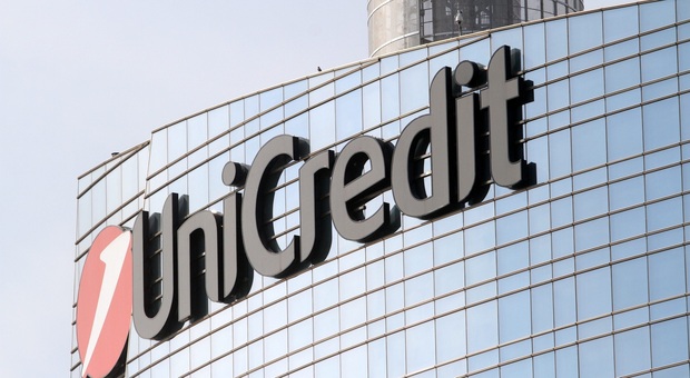 Unicredit, l'accordo sul turnover porta 2.400 euro ai dipendenti: il bonus carovita sarà pagato a dicembre