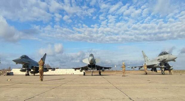 Italia schiera gli eurofighter in Romania: «Rafforziamo le difese della Nato»