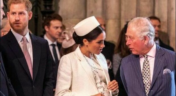 Harry e Meghan, Re Carlo li invita all'incoronazione: «Sono i benvenuti» (anche se è furioso per la serie Netflix)