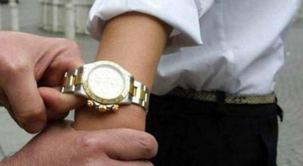 Parigi, rapinavano orologi di lusso: presa banda di napoletani