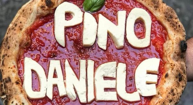 Pino Daniele, Napoli gli dedica una pizza: Gino Sorbillo l'ha fatta così