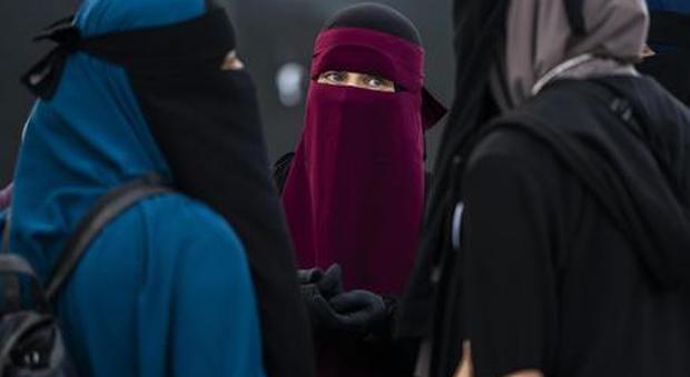 Sri Lanka, il governo vieta il velo alle donne islamiche: «Niente deve ostacolare l'identificazione»