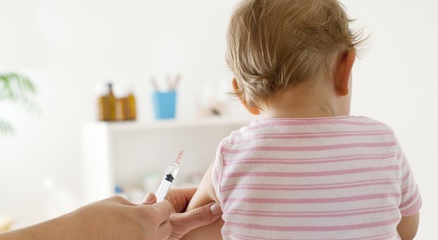 Vaccini, tre reazioni gravi su 100 mila dosi: «Sono sicuri»