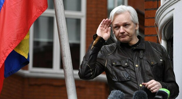 Wikileaks, Assange sarà estradato negli Usa: arriva ok dalla Gran Bretagna