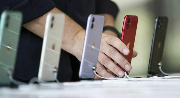 Apple via dalla Cina: problemi con i pezzi di ricambio. In arrivo IPhone prodotti in India