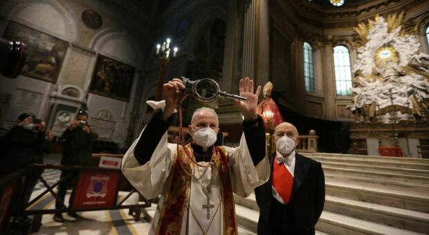 Napoli, niente miracolo di San Gennaro: il terribile 2020 si chiude col sangue solido