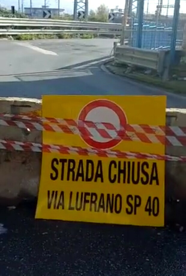 E' pericoloso, chiuso l'asse che collega via Lufrano e la Circum, stazione Casoria-Volla.