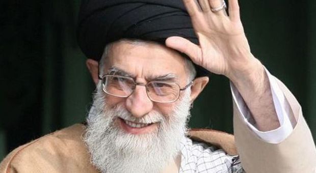 Iran, ricoverato Khamenei: operato alla prostata. L'ayatollah rassicura: «Non c'è nulla di cui temere»