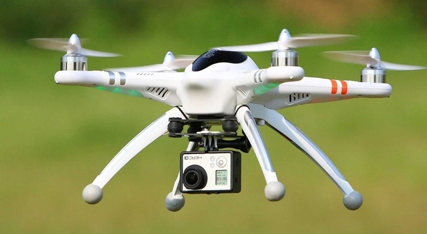 Aereo di linea sfiora drone che vola a quota non consentita: «Disastro evitato per 3 metri»