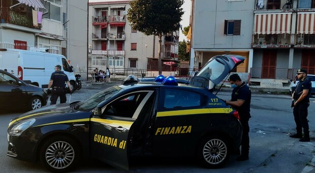 Rapinano e feriscono un anziano,due arresti dalla GdF a Torre Annunziata -  Il Mattino.it