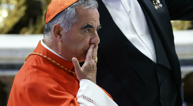Cardinale Becciu: «Mai un centesimo è andato in tasca a mio fratello»