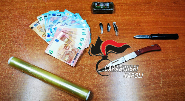 Somma Vesuviana, carabinieri arrestano pusher di 18 anni: nel suo zaino hashish pronto alla vendita