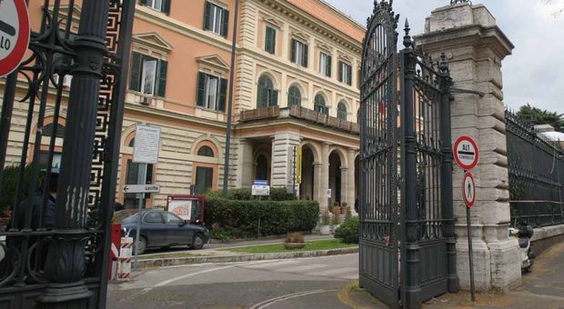 L'ingresso dell'ospedale Umberto I