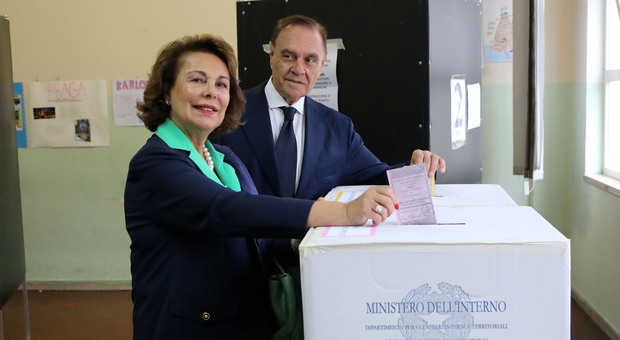 Mastella e Sandra votano a Benevento: «Voto sereno e responsabile»