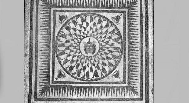 Napoli, torna il mosaico con testa di Medusa che ha ispirato il mosaico di John Lennon a Central Park