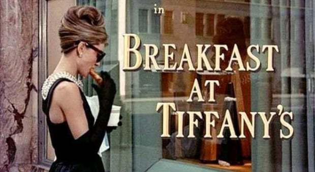 Tiffany cambia look, la storica gioielleria del film con Audrey Hepburn chiude per lavori