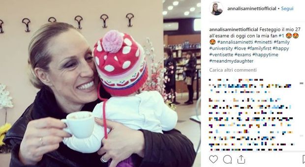 Annalisa Minetti, insulti su Instagram: «Sei cieca, non avresti dovuto fare un secondo figlio»