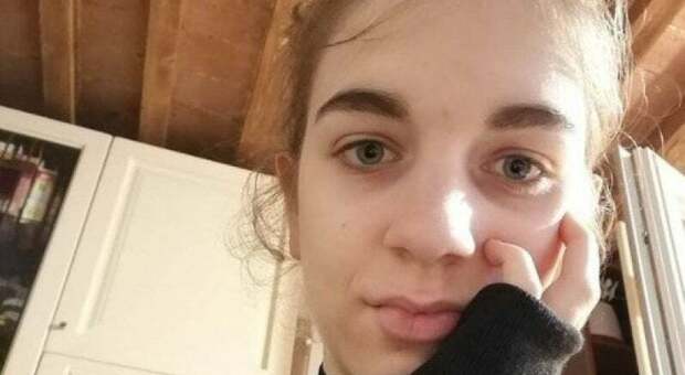 Chiara Gualzetti, chi era la 16enne trovata morta. Sui social scriveva: «Mi prendono in giro da anni»