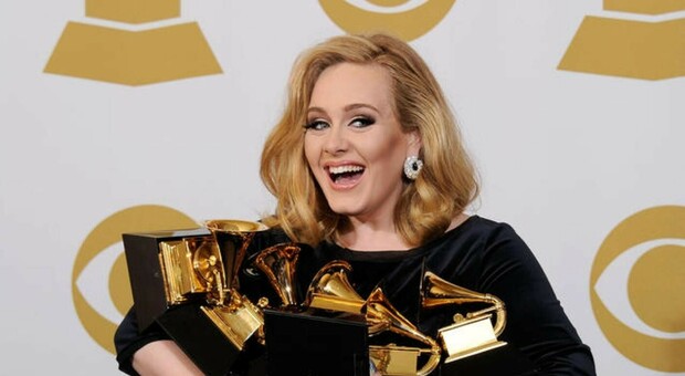 Adele, il nuovo album “30” è il più venduto del 2021 negli Stati Uniti: il record in 4 giorni