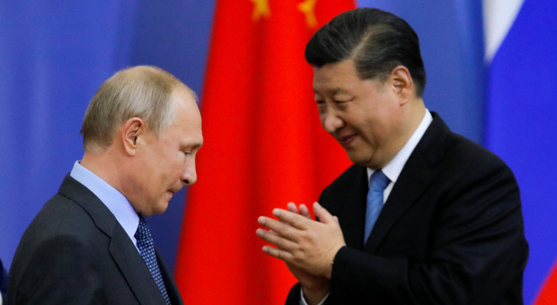 Xi Jinping abbraccia Putin: «Il mio vecchio amico», è la nuova Guerra Fredda (a tre)