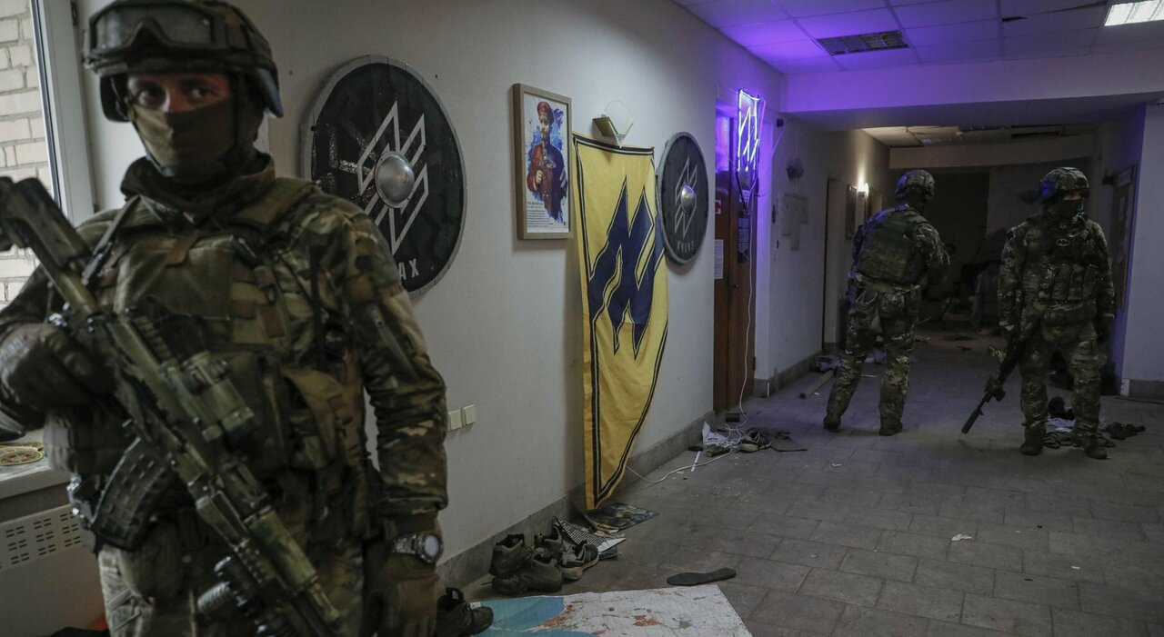 Ucraina, le regole della guerra: ecco perché i trattati sui soldati garantiscono anche Azov