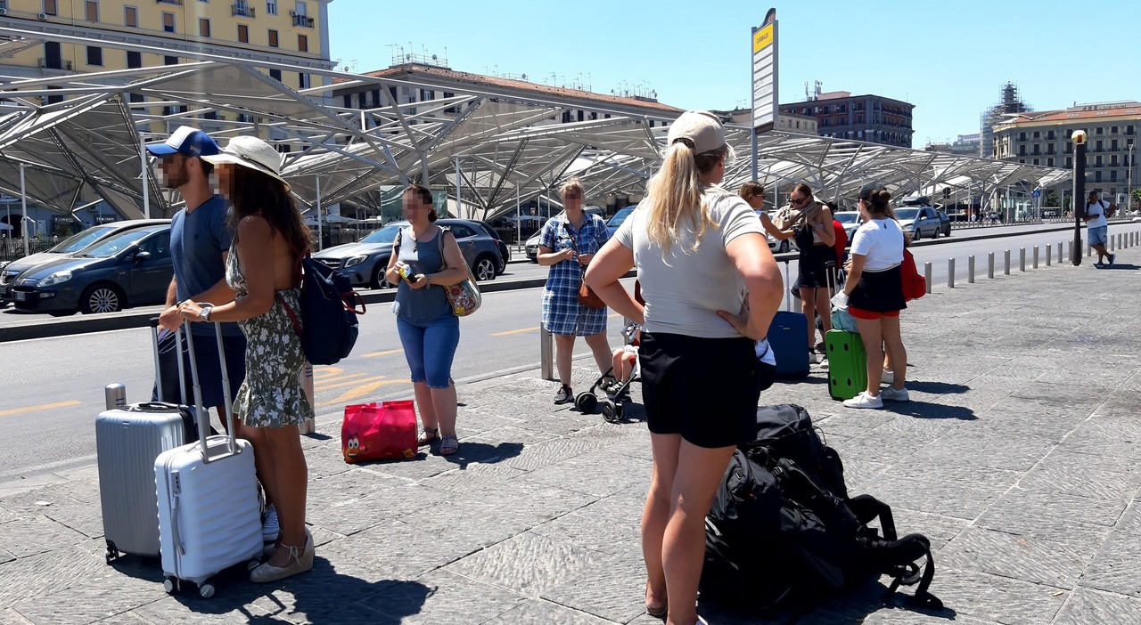 Napoli, negozi aperti ad agostoArmato: turisti sempre più numerosi - Il  Mattino.it
