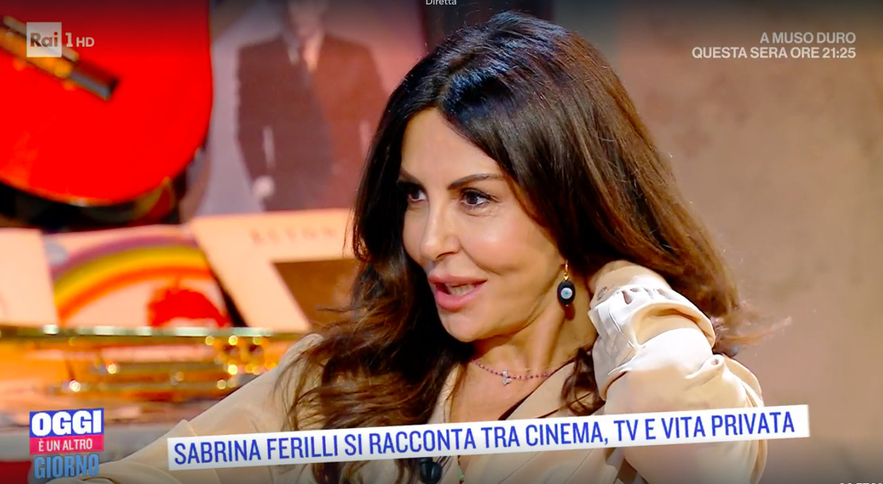 Sabrina Ferilli, il retroscena sullo spogliarello per la Roma e il suo piano B: «Avrei potuto fare la maestra»
