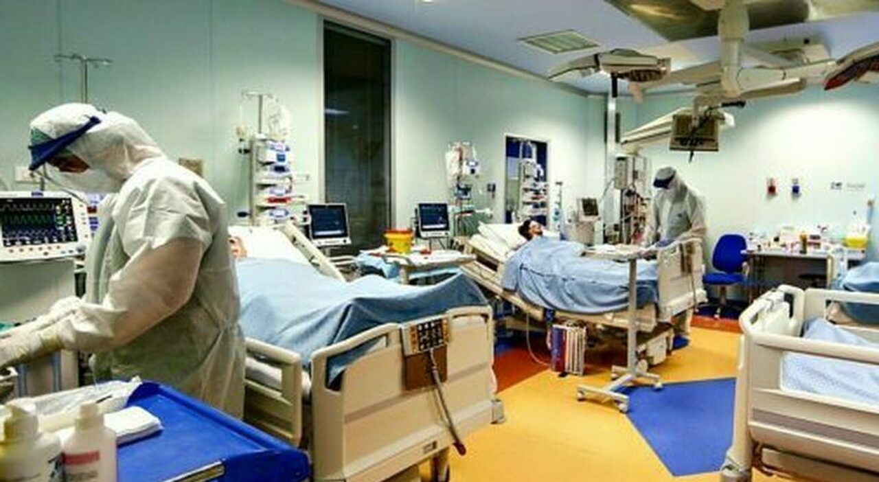 Covid in Campania, ospedali in affanno e pronto soccorso sotto stress:  «Mancano medici e infermieri» - Il Mattino.it
