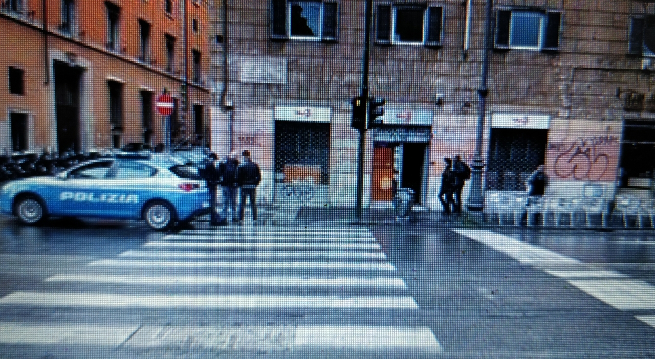 «Conta fino a mille o ti uccido»: rapina choc al negozio Wind nel cuore di Roma