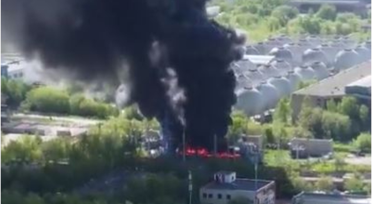 Russia, la battaglia dei sabotaggi: un incendio a Mosca nel centro aerospaziale