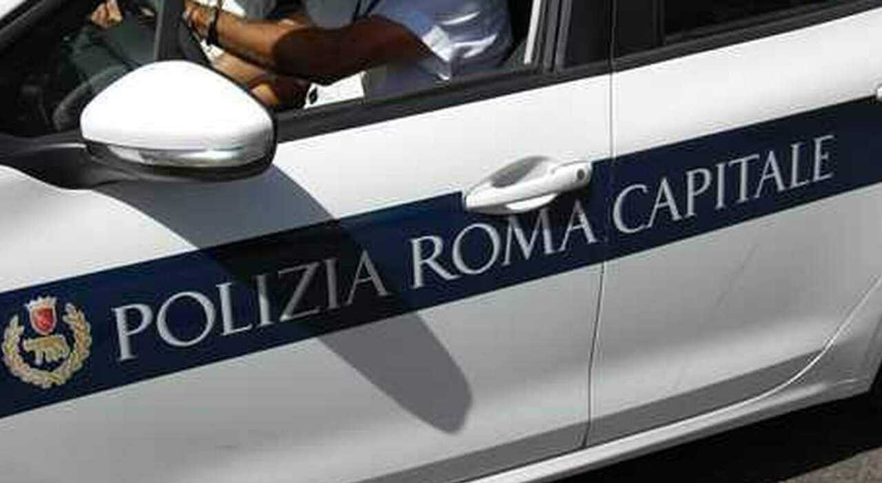 Roma, agli agenti mazzette per evitare controlli: 6 vigili rischiano il processo. Hanno ricevuto denaro, buoni benzina e prosciutti