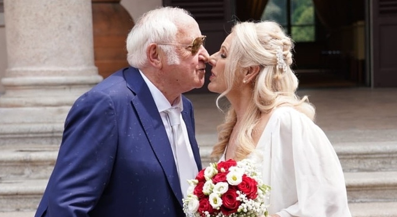 Pino Mauro sposo a 82 anni: miniconcerto per gli invitati, sui tavoli i titoli delle canzoni