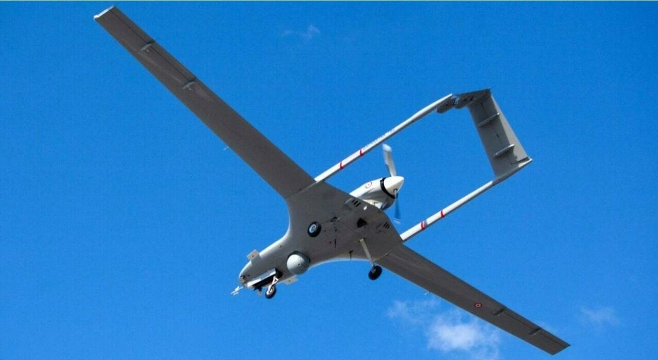 Bayraktar, il drone invisibile temuto da Putin: la Russia offre 800 dollari a chi ne abbatte uno