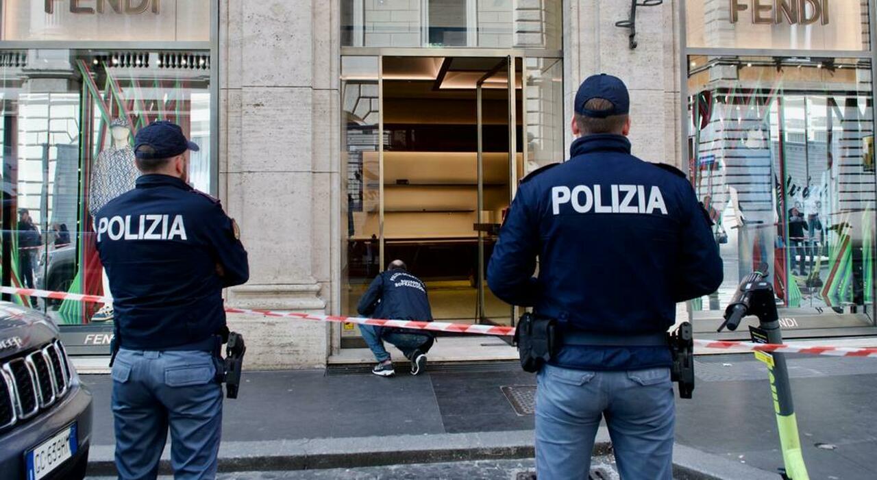 Fendi, rapina in via del Corso a Roma: rubate una trentina di borse per un  valore di oltre centomila euro