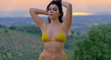 Valentina Nappi contro i no vax sui set porno: «Chiedere il Green ...