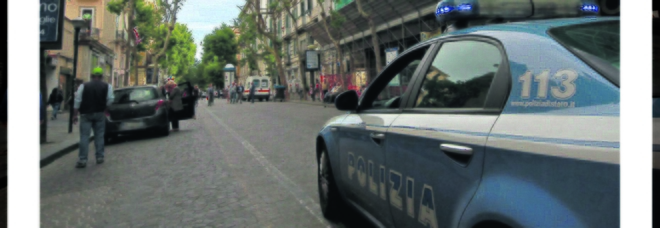 Napoli, in giro per il Vomero con un motorino rubato e la patente scaduta: denunciato 44enne