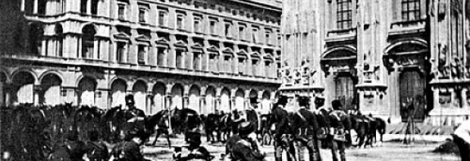 L'esercito in piazza Duomo a Milano nel maggio 1898
