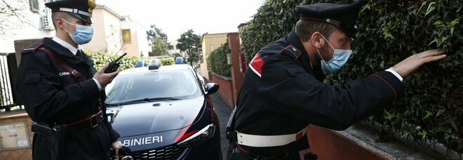 Roma, pusher arrestati a La Rustica e il quartiere applaude dalle finestre