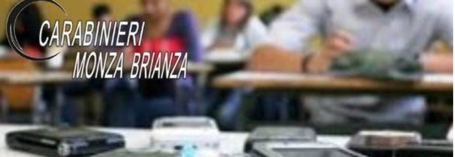 Monza, non consegna il cellulare al prof per il compito in classe, a scuola arrivano i carabinieri e gli trovano la droga