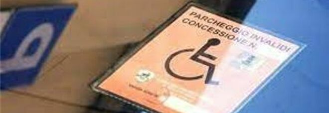 Disabili e parcheggi, replica «scomposta» di un agente: polemiche nel Napoletano