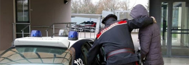 Pomigliano, armi e droga in casa 25enne arrestato dai carabinieri