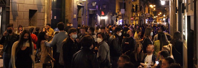 Napoli, l'ordinanza anti Covid per le feste: 31 strade della movida a rischio chiusura. Il testo completo e la mappa dei percorsi