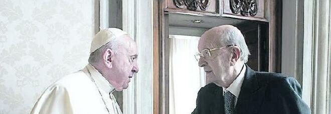 De Mita dal Papa, colloquio in Vaticano: «Abbiamo parlato di politica, ma estera»