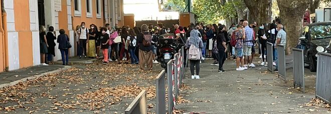 Green pass a scuola, caos controlli a Roma: negli asili lezioni all aperto