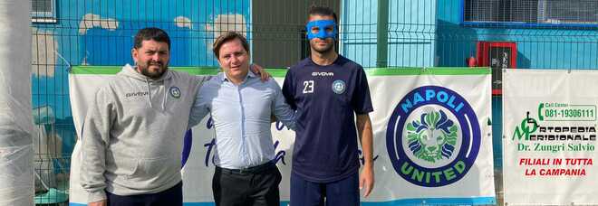 Napoli United, capitan Akrapovic in campo con una maschera di ultimissima generazione