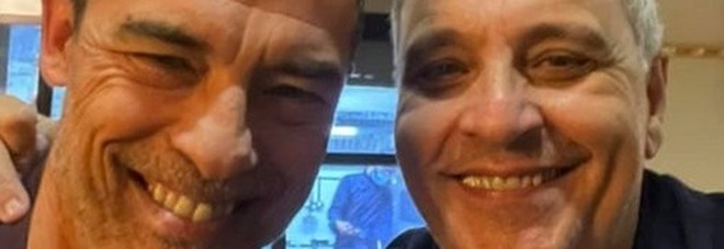 Alessandro Gassmann e Maurizio De Giovanni, un selfie «immaginando nuove storie insieme»