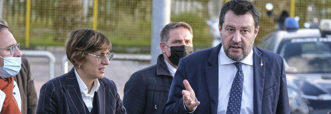 Quirinale, Salvini dribbla Meloni: «Draghi resti premier»